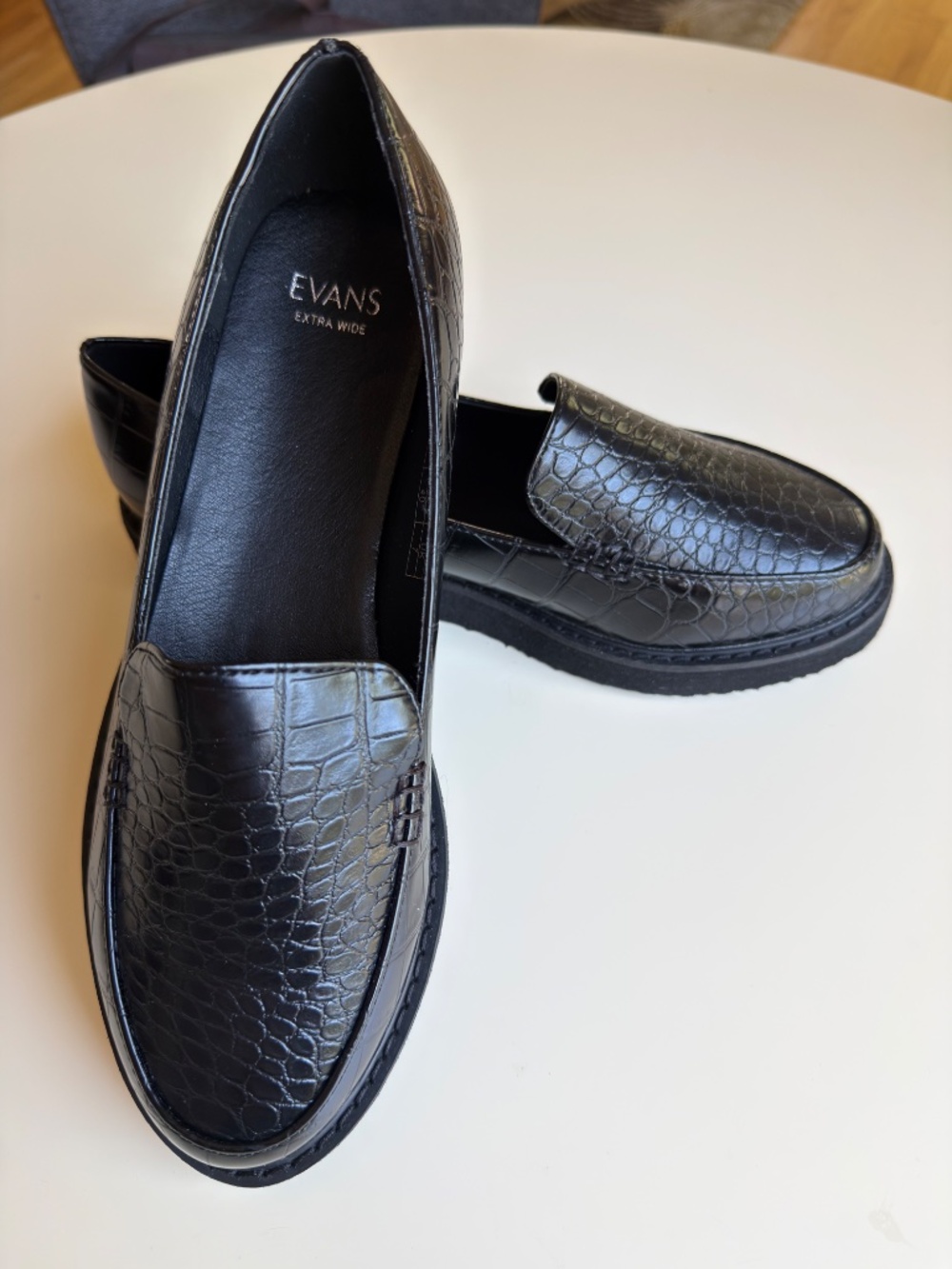 NWT! Evans Black Vegan Alligator Skin Loafers – 9W Women’s